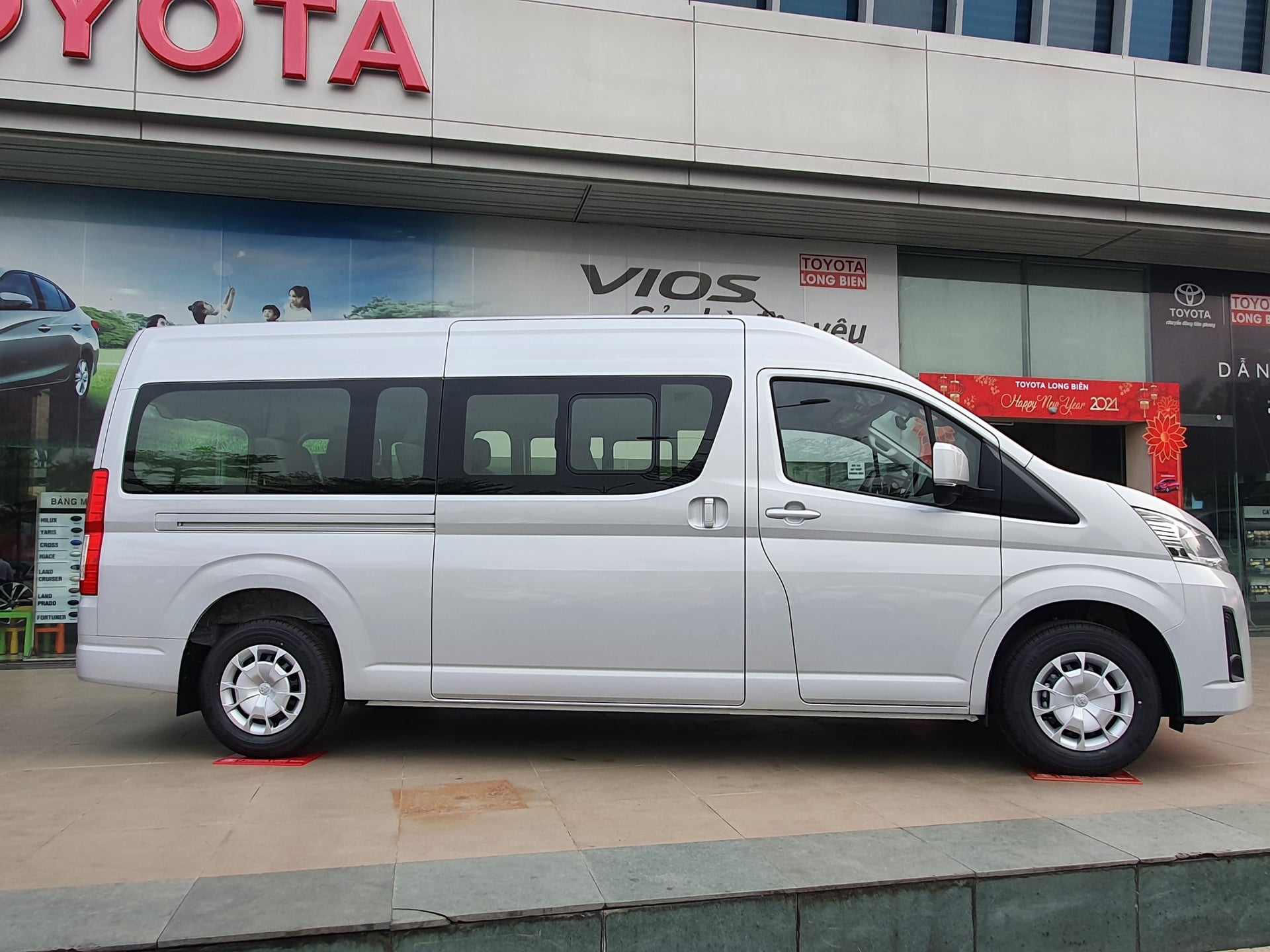 Toyota Hiace Van  Minivan  Commercial Vehicle
